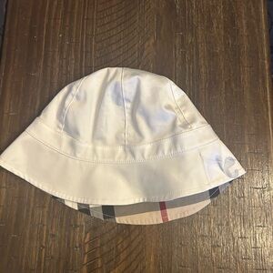 Authentic Burberry Kids White Bucket Hat size Medium NWT